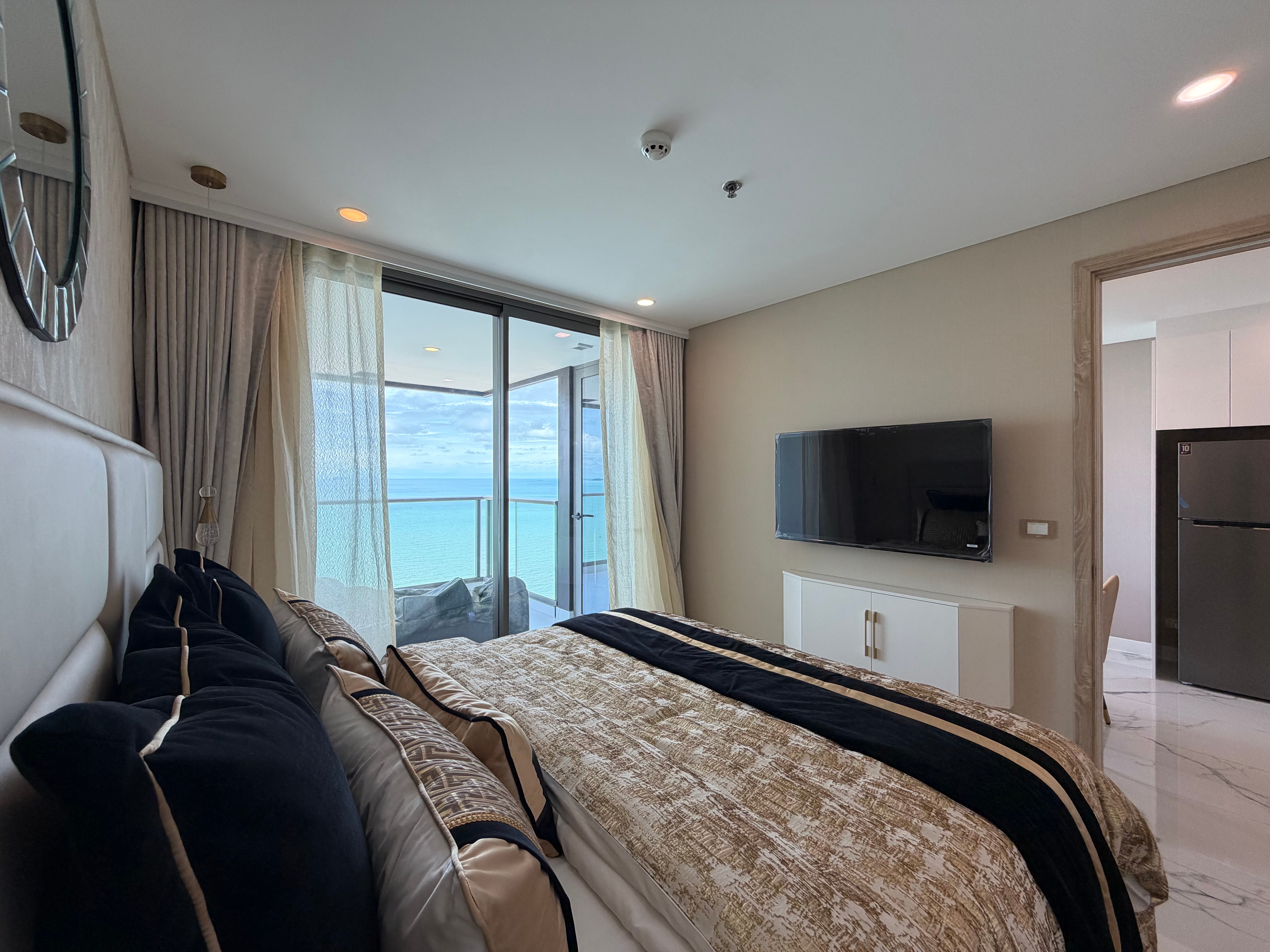 Panoramic Ocean Views: Premium 2-Bedroom Condo for Sale in Jomtien photo 18