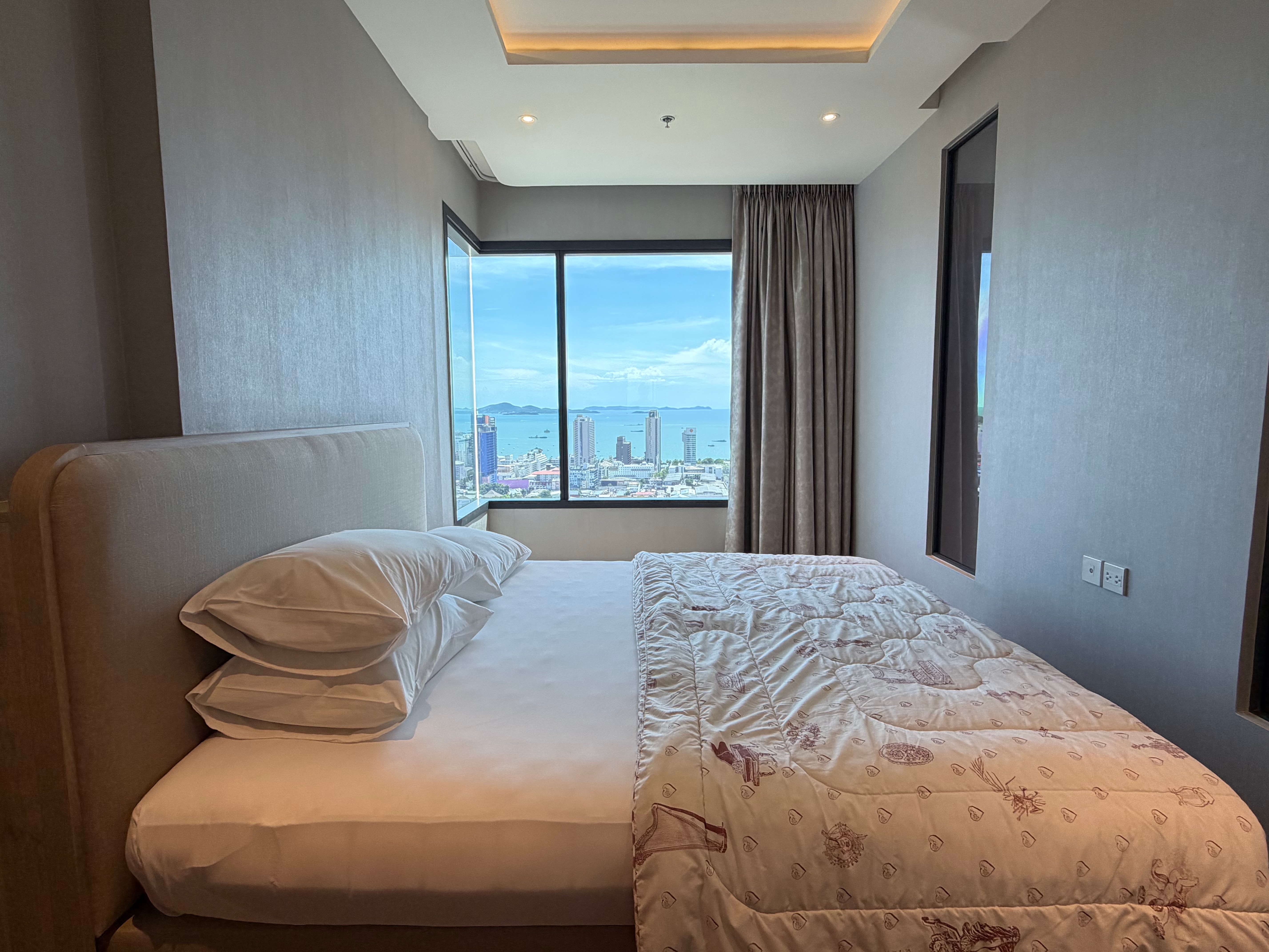 Two bedroom Condo for sale near Terminal 21 Pattaya photo 8