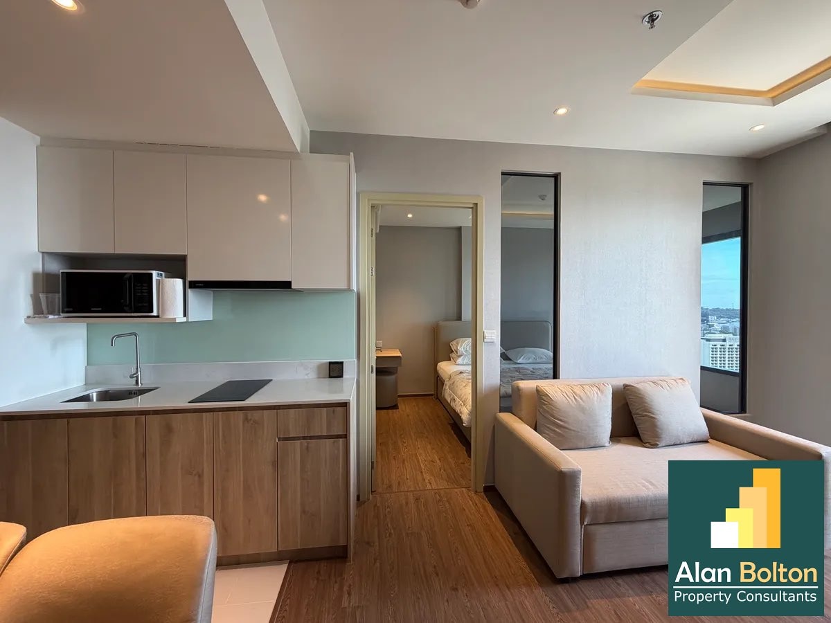 Two bedroom Condo for sale near Terminal 21 Pattaya photo 3