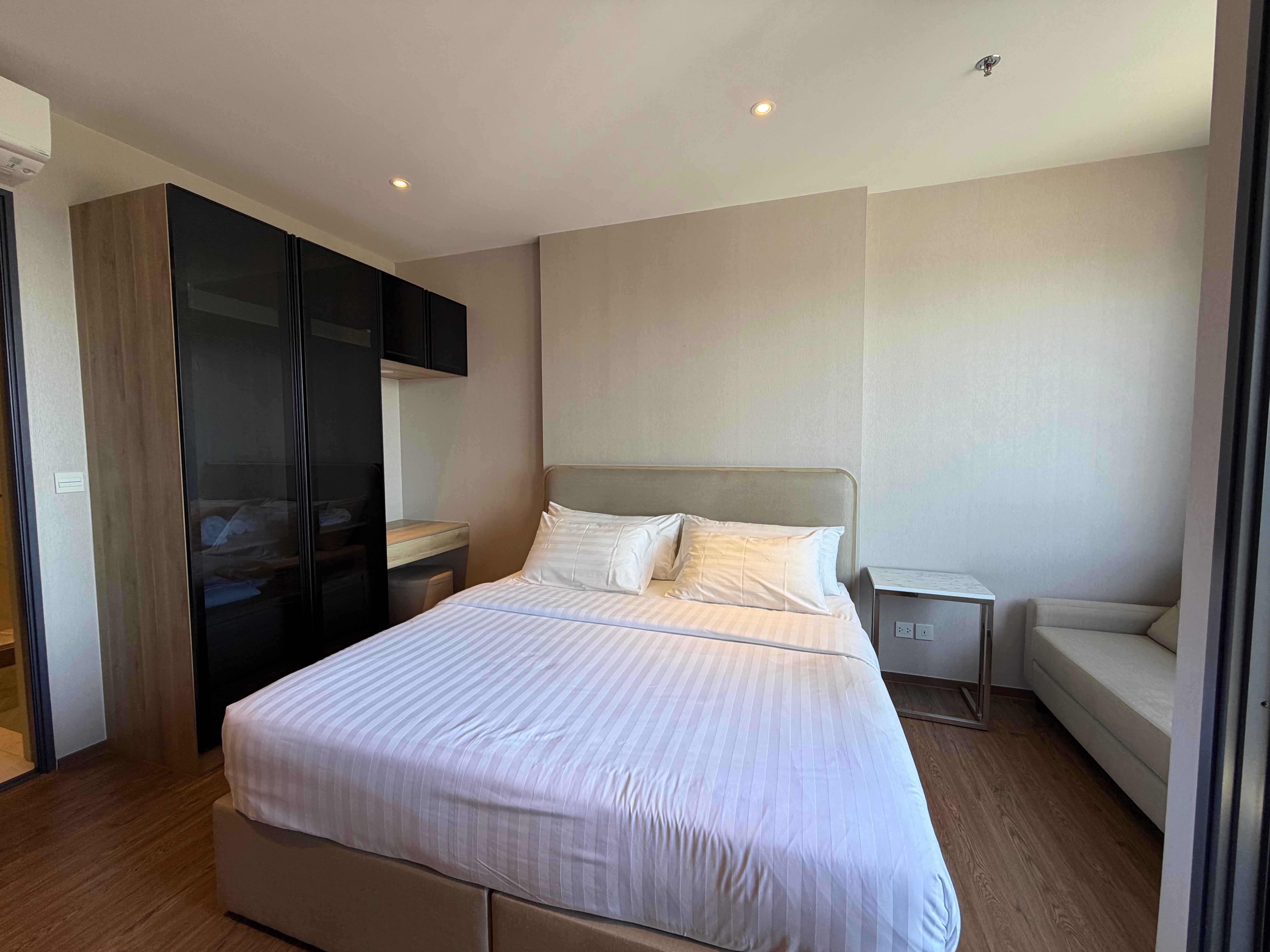 One bed Condo Near terminal 21 photo 11