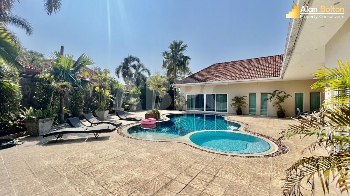 5 Bed 5 Bath in East Pattaya