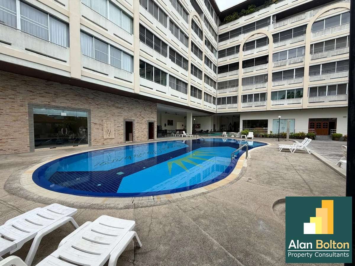One Bedroom Two Bathroom Condo in Na Jomtien