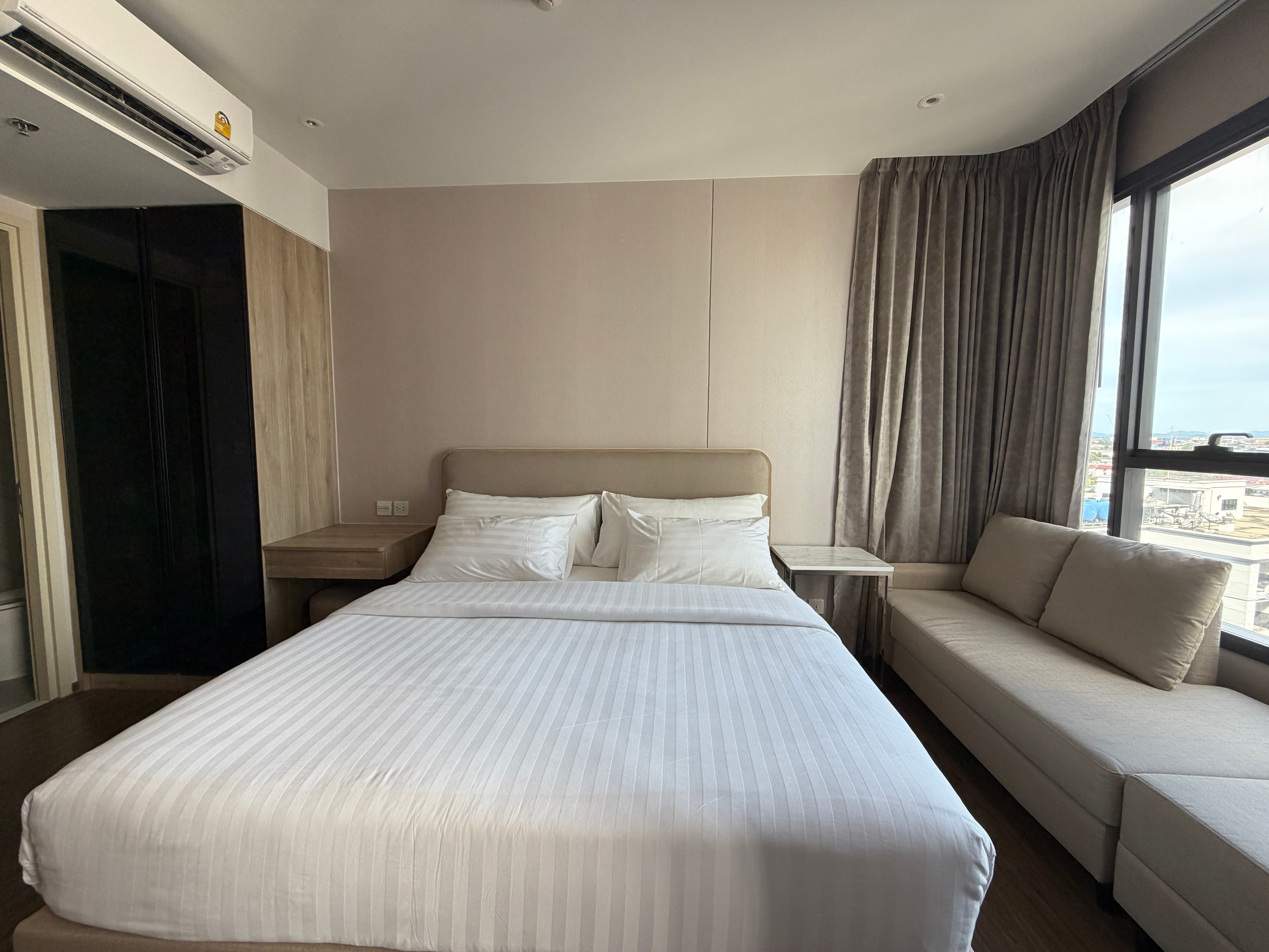Corner Unit available for Rent In North Pattaya photo 16