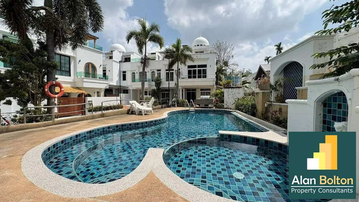 Townhouse in Wongamat Beach photo 2