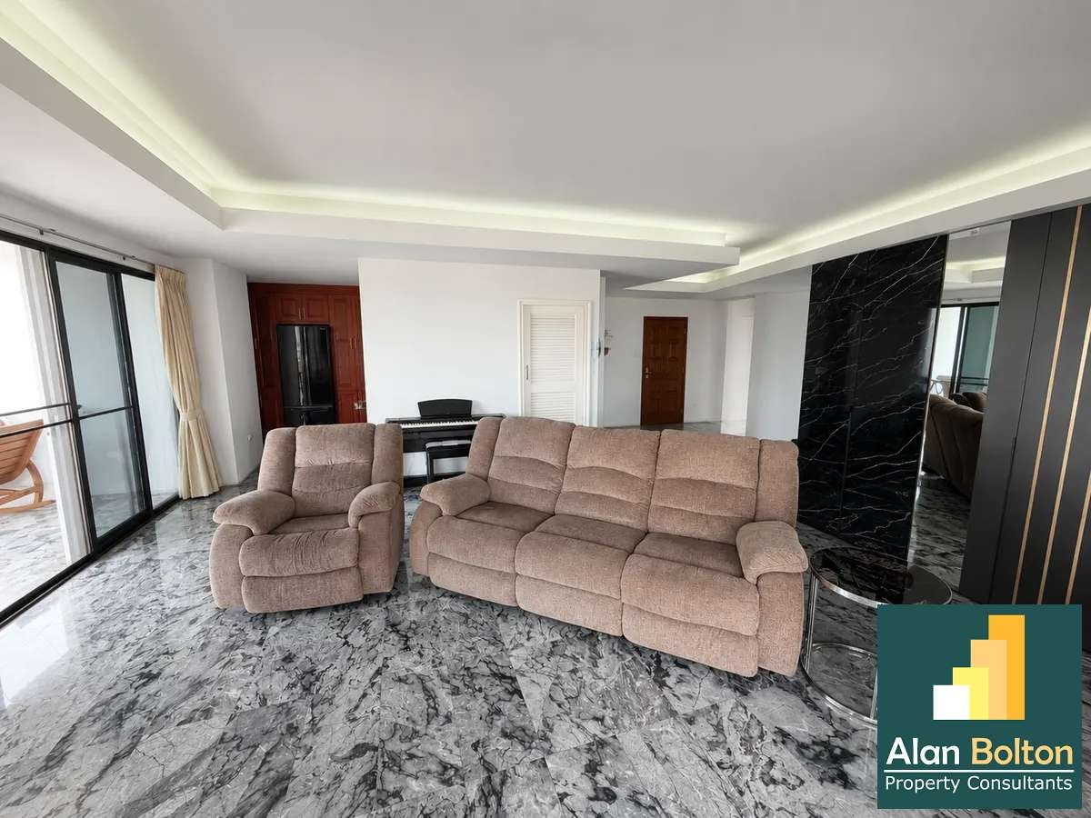 Large Beachfront Ocean View Studio Condo For Sale In Jomtien photo 3