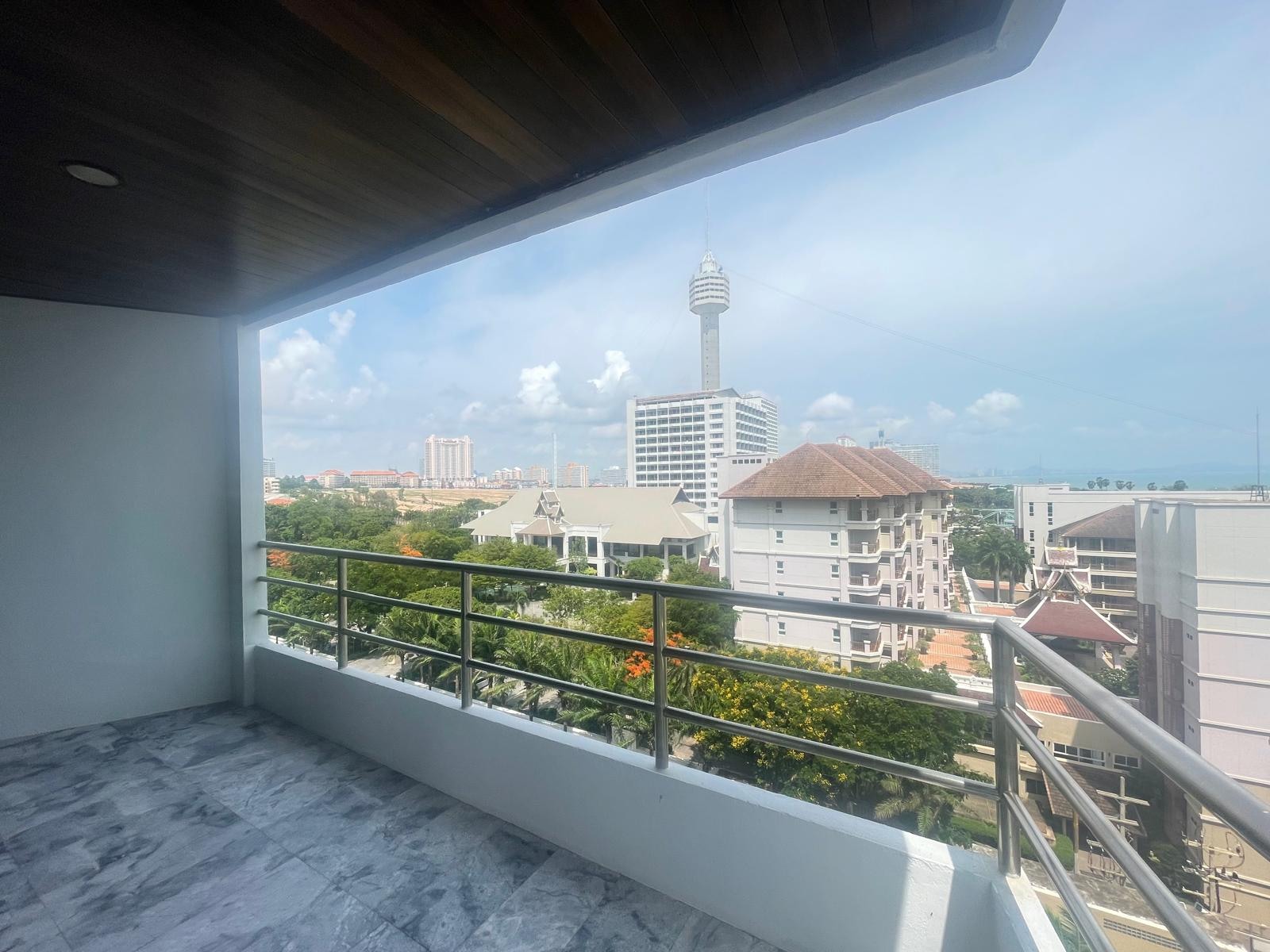 Large Beachfront Ocean View Studio Condo For Sale In Jomtien photo 14