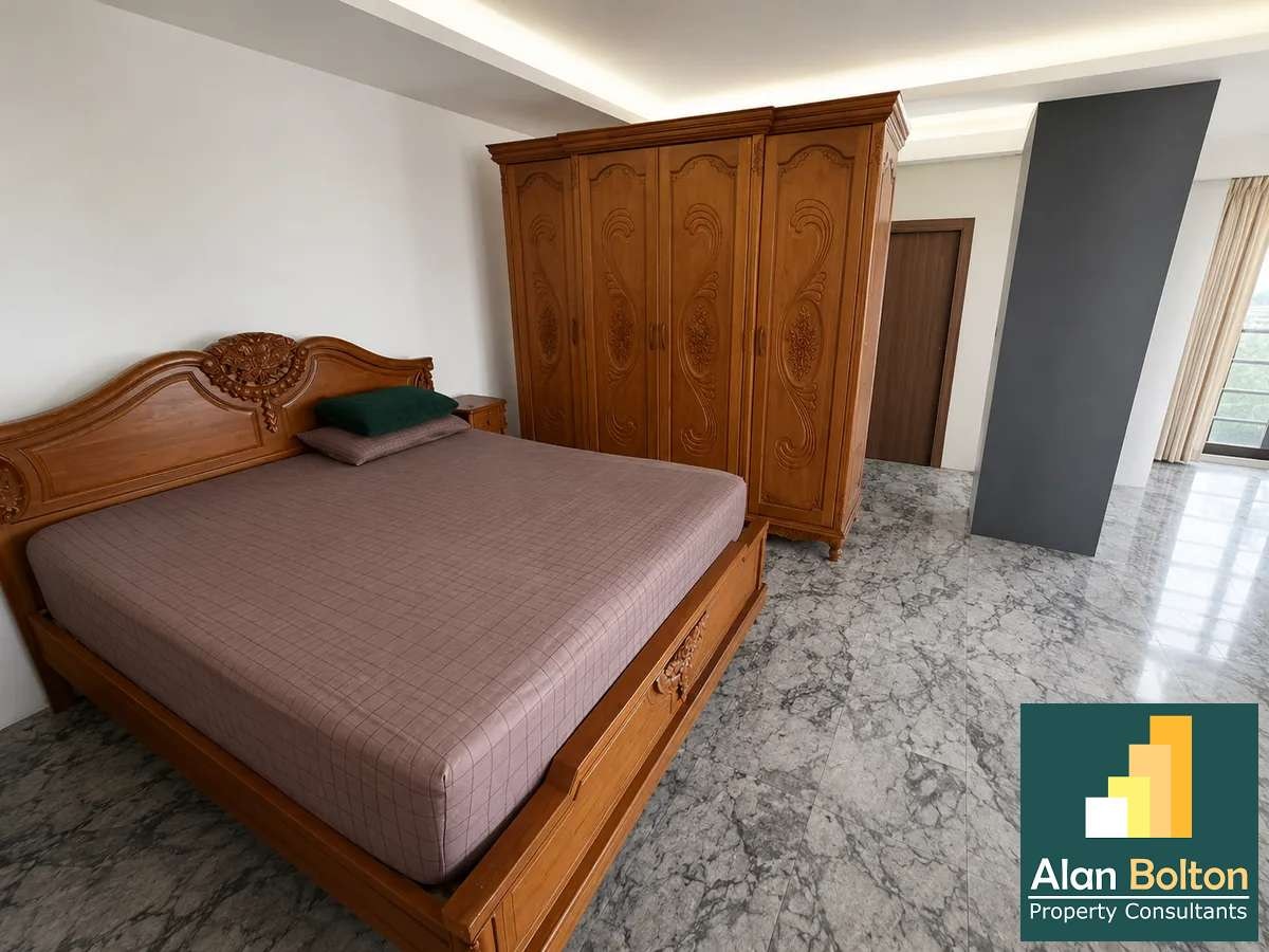 Large Beachfront Ocean View Studio Condo For Sale In Jomtien photo 8