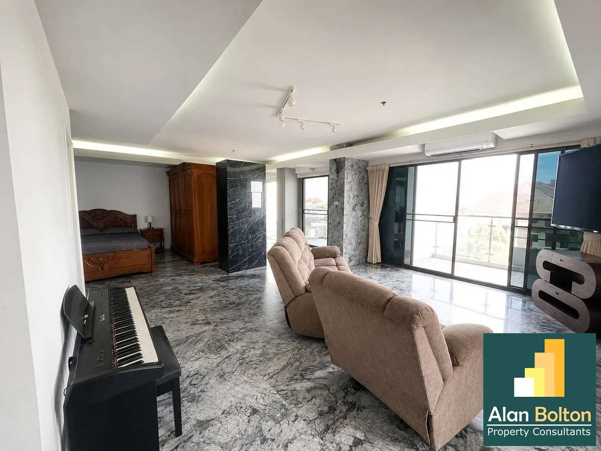 Large Beachfront Ocean View Studio Condo For Sale In Jomtien photo 7
