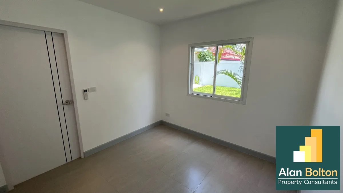 Brand New Modern 4 Bed 3 Bath Pool Villa At Secure Village In Huay Yai photo 2