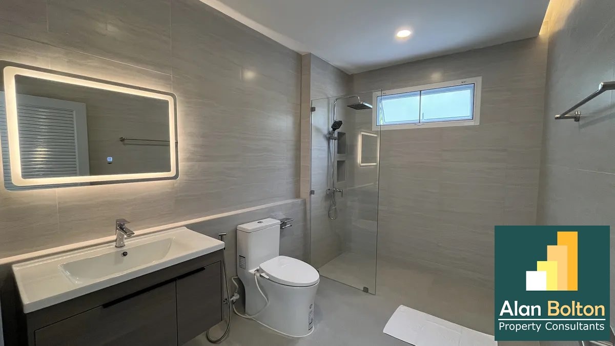 Brand New Modern 4 Bed 3 Bath Pool Villa At Secure Village In Huay Yai photo 5