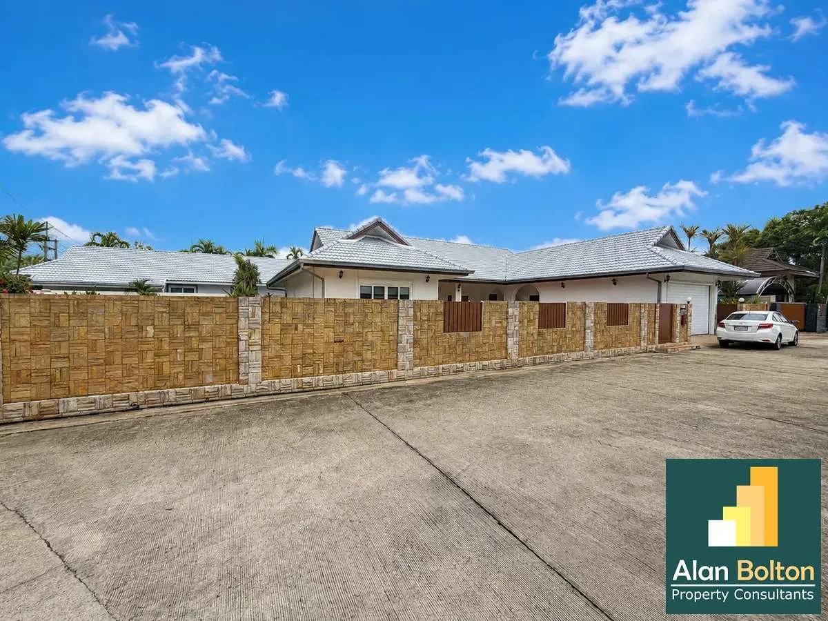 Well Presented Three Bed Three Bathroom Pool Villa in Popular East Pattaya Village