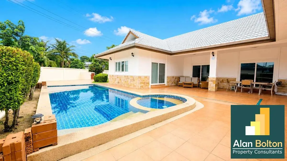 Well Presented Three Bed Three Bathroom Pool Villa in Popular East Pattaya Village photo 2
