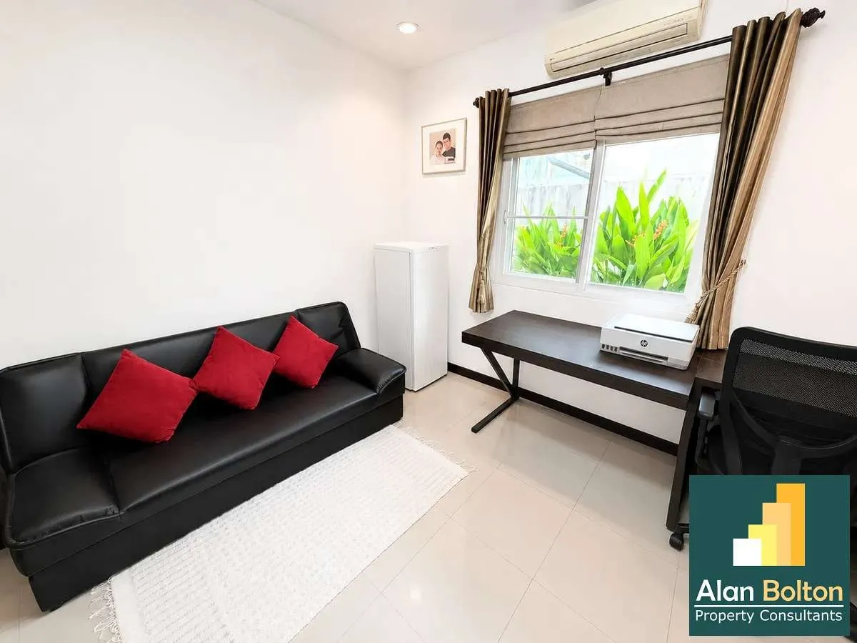 Well Presented Three Bed Three Bathroom Pool Villa in Popular East Pattaya Village photo 6