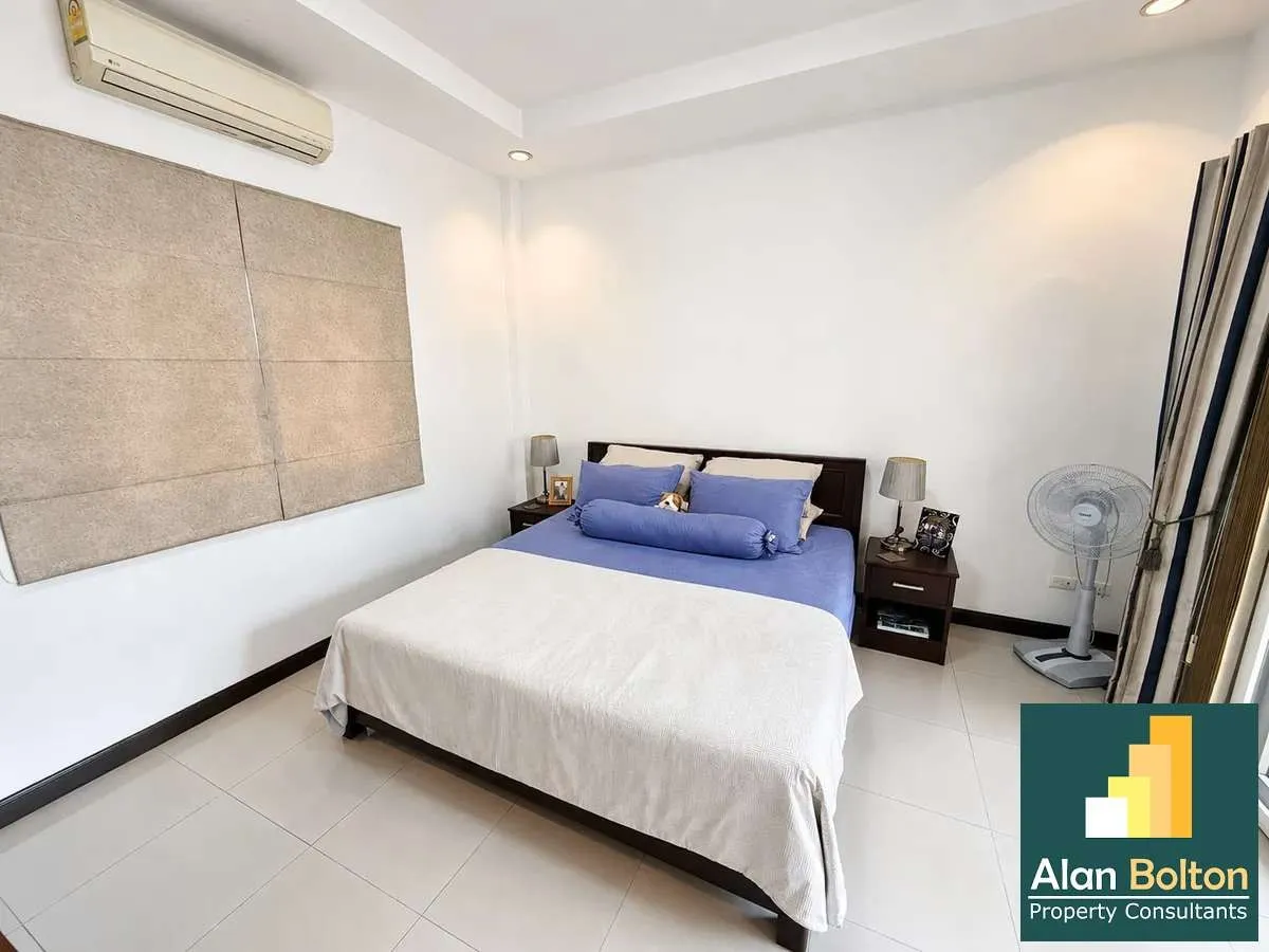 Well Presented Three Bed Three Bathroom Pool Villa in Popular East Pattaya Village photo 9