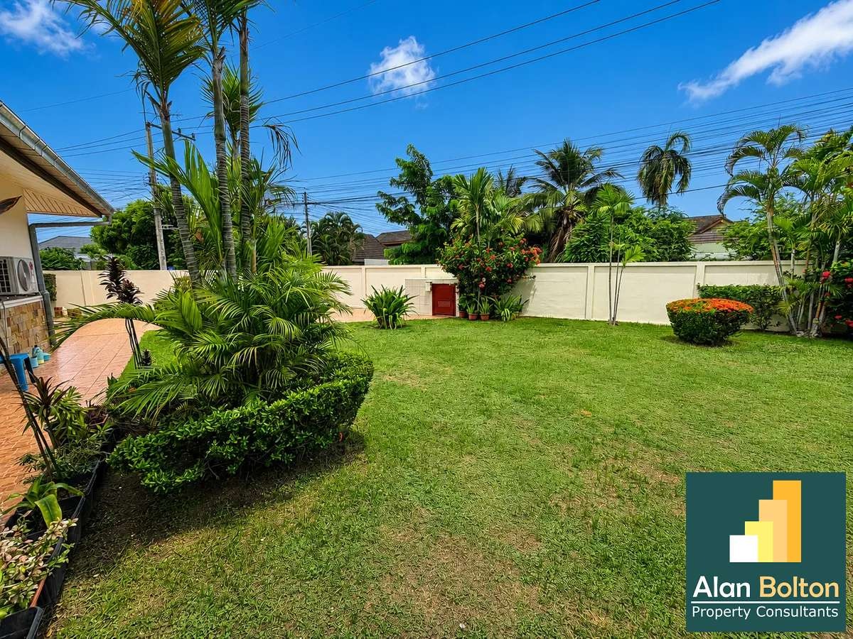 Well Presented Three Bed Three Bathroom Pool Villa in Popular East Pattaya Village photo 8