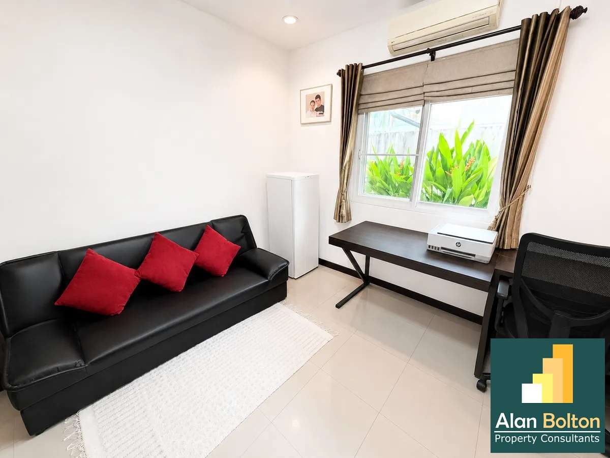 Well Presented Three Bed Three Bathroom Pool Villa in Popular East Pattaya Village photo 6