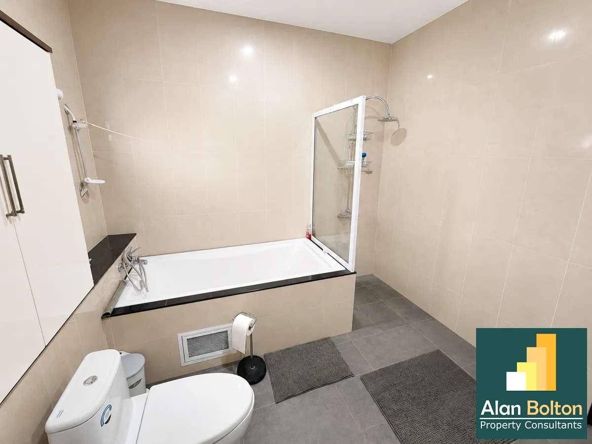 Well Presented Three Bed Three Bathroom Pool Villa in Popular East Pattaya Village photo 4