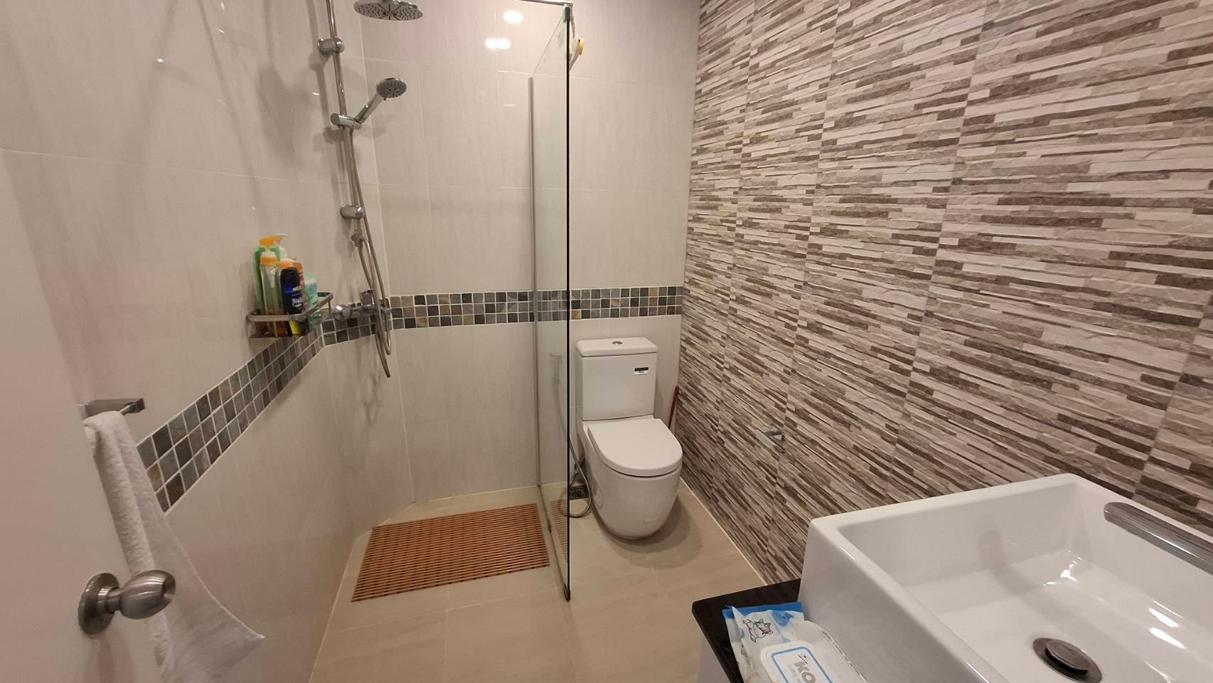 70 sqm 1-Bedroom Condo for Sale at Tropicana Pratumnak, Foreign Quota photo 25