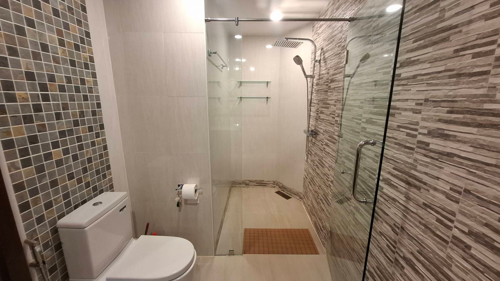 70 sqm 1-Bedroom Condo for Sale at Tropicana Pratumnak, Foreign Quota photo 31
