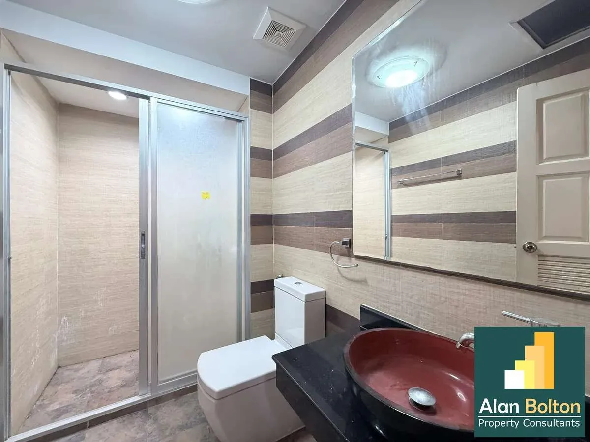 4 Bedroom 3 Bathroom for rent photo 11