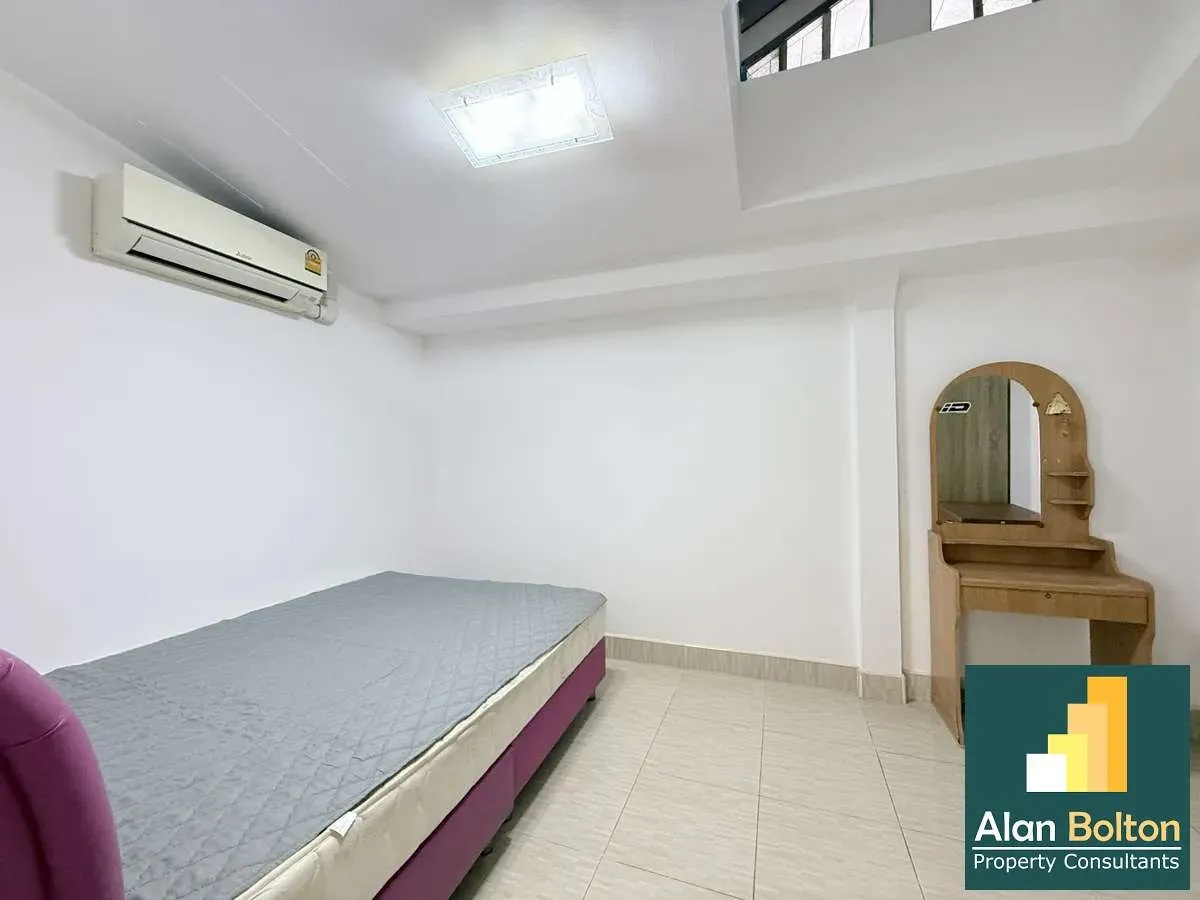 4 Bedroom 3 Bathroom for rent photo 13