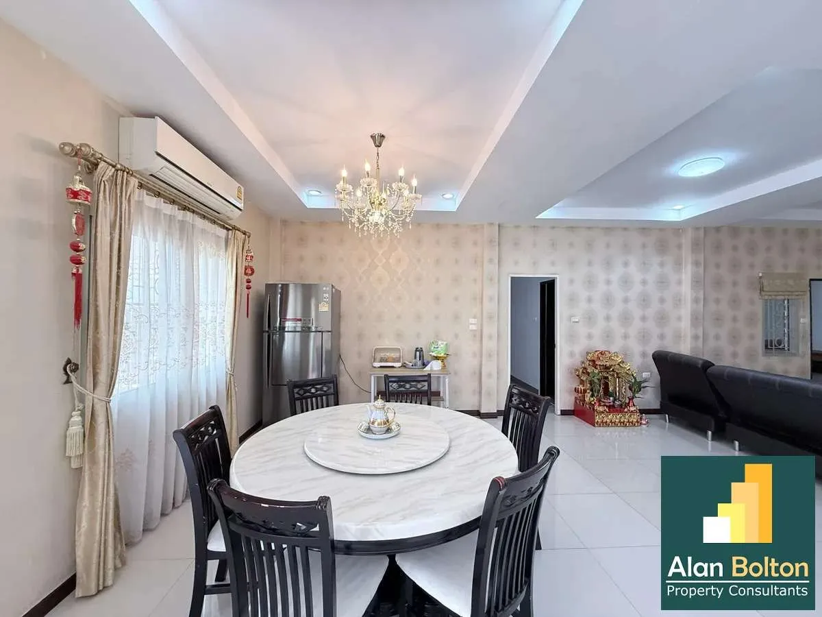 4 Bedroom 3 Bathroom for rent photo 8