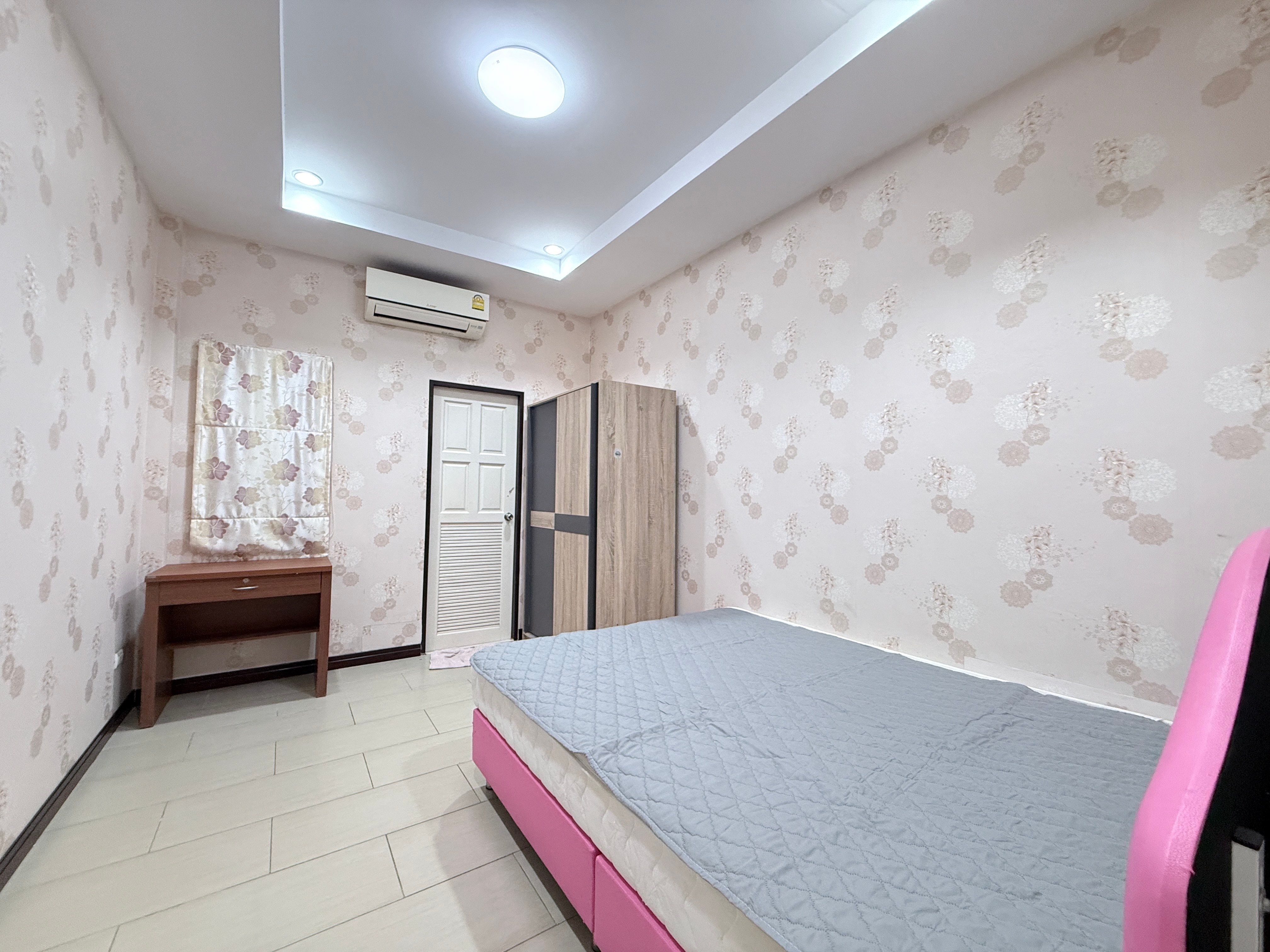 Studio for rent photo 15