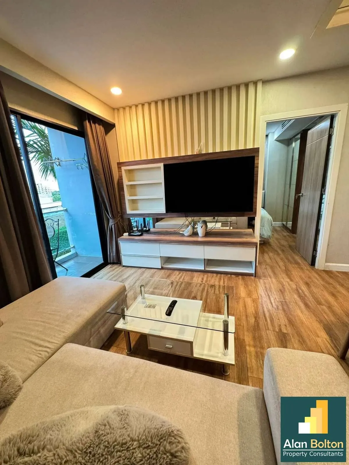 Two Bedroom Condo For Rent In Jomtien photo 6