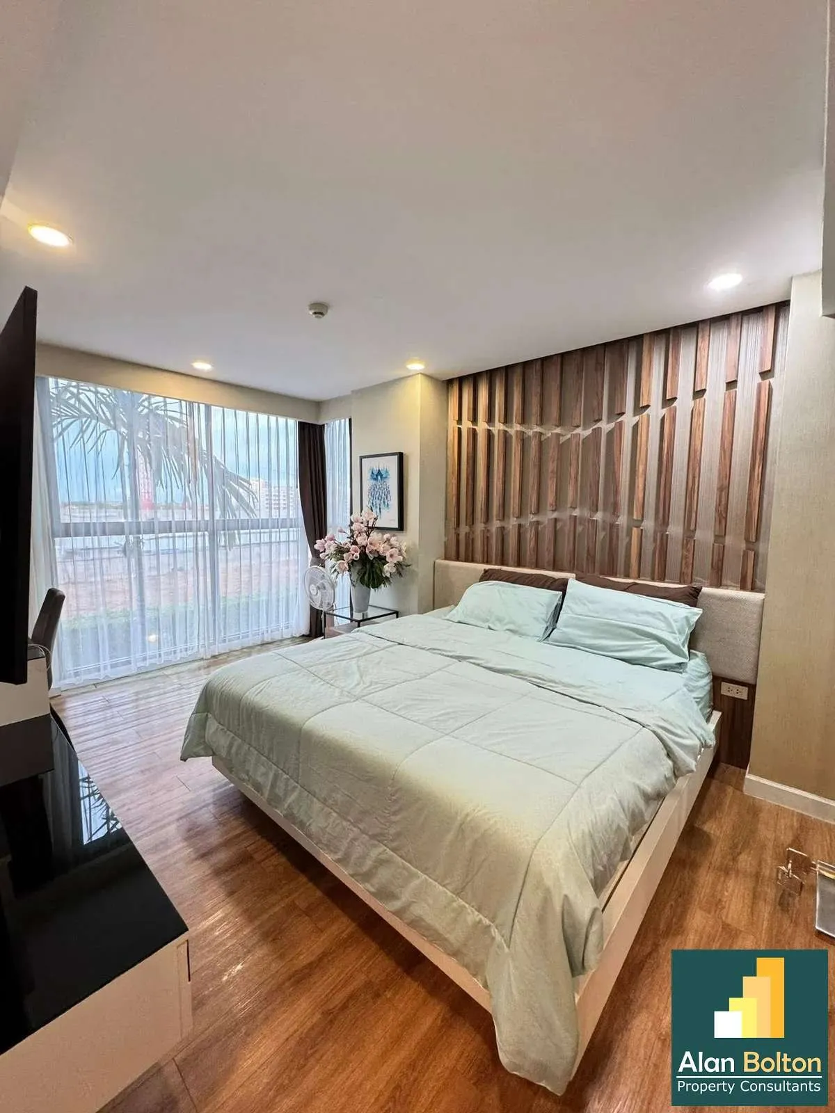 Two Bedroom Condo For Rent In Jomtien photo 7
