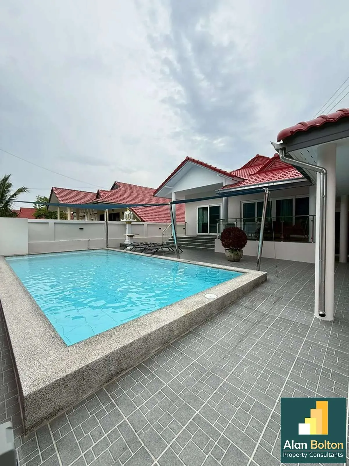 Modern 3 Bed 4 Bath Pool Villa In East Pattaya
