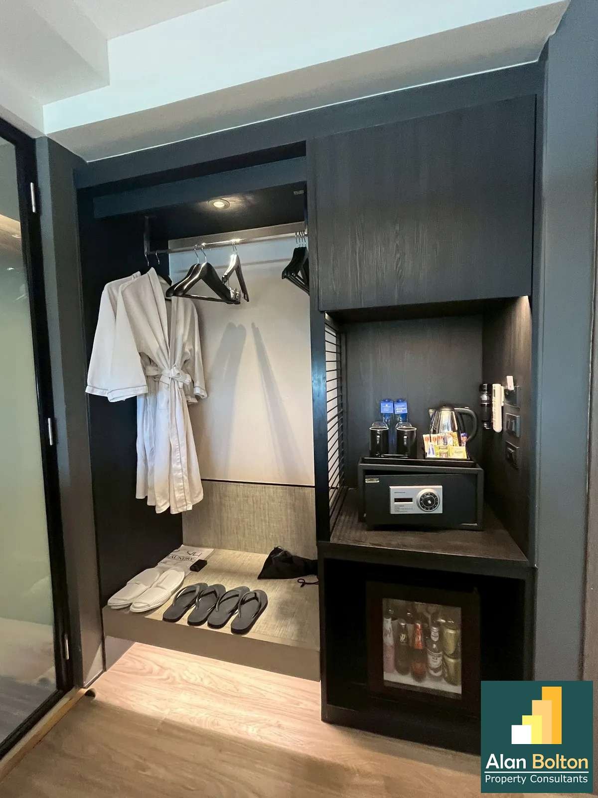 Beachfront Sea View studio 1 bahtroom in Bayphere Pattaya photo 8