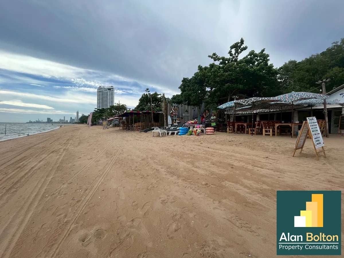 Beachfront Sea View studio 1 bahtroom in Bayphere Pattaya photo 12