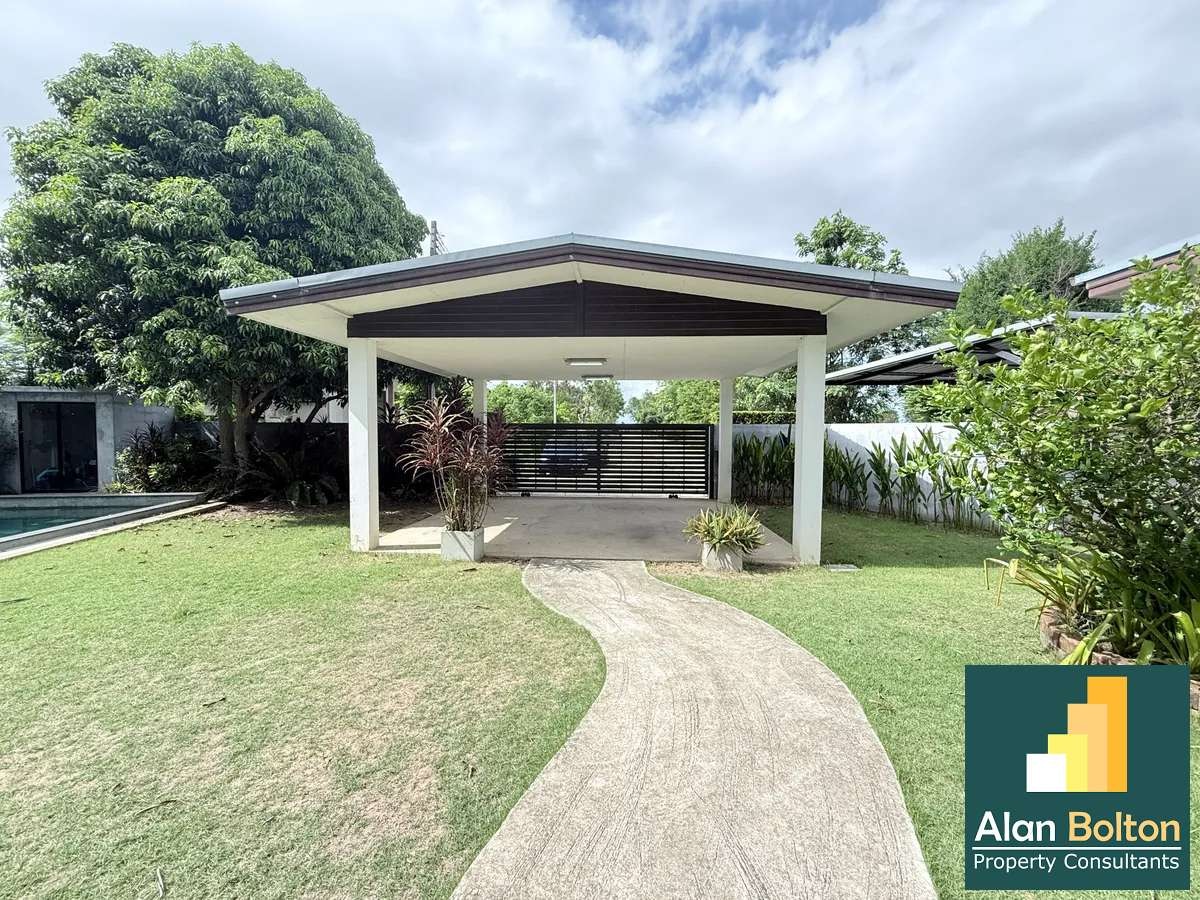 Private house with swimming pool for sale photo 3