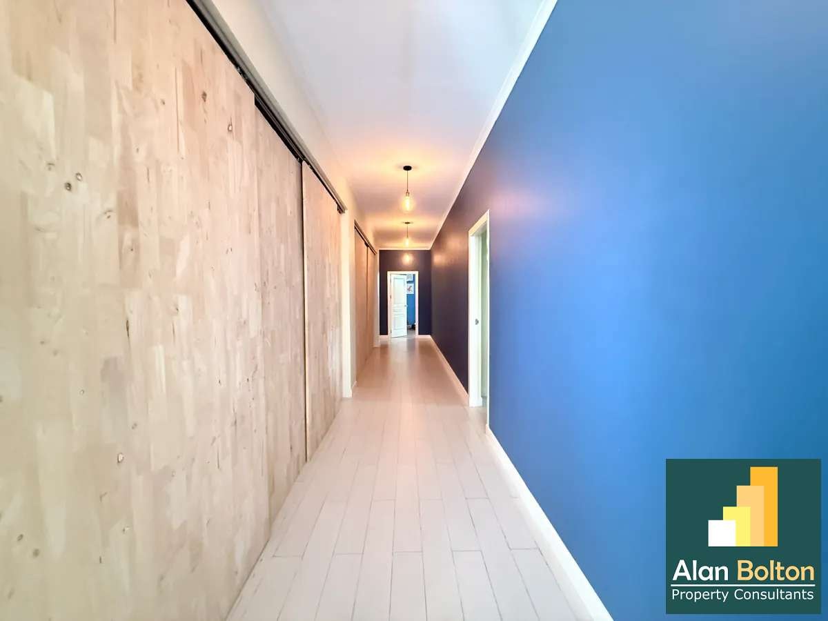 Private house with swimming pool for sale photo 6