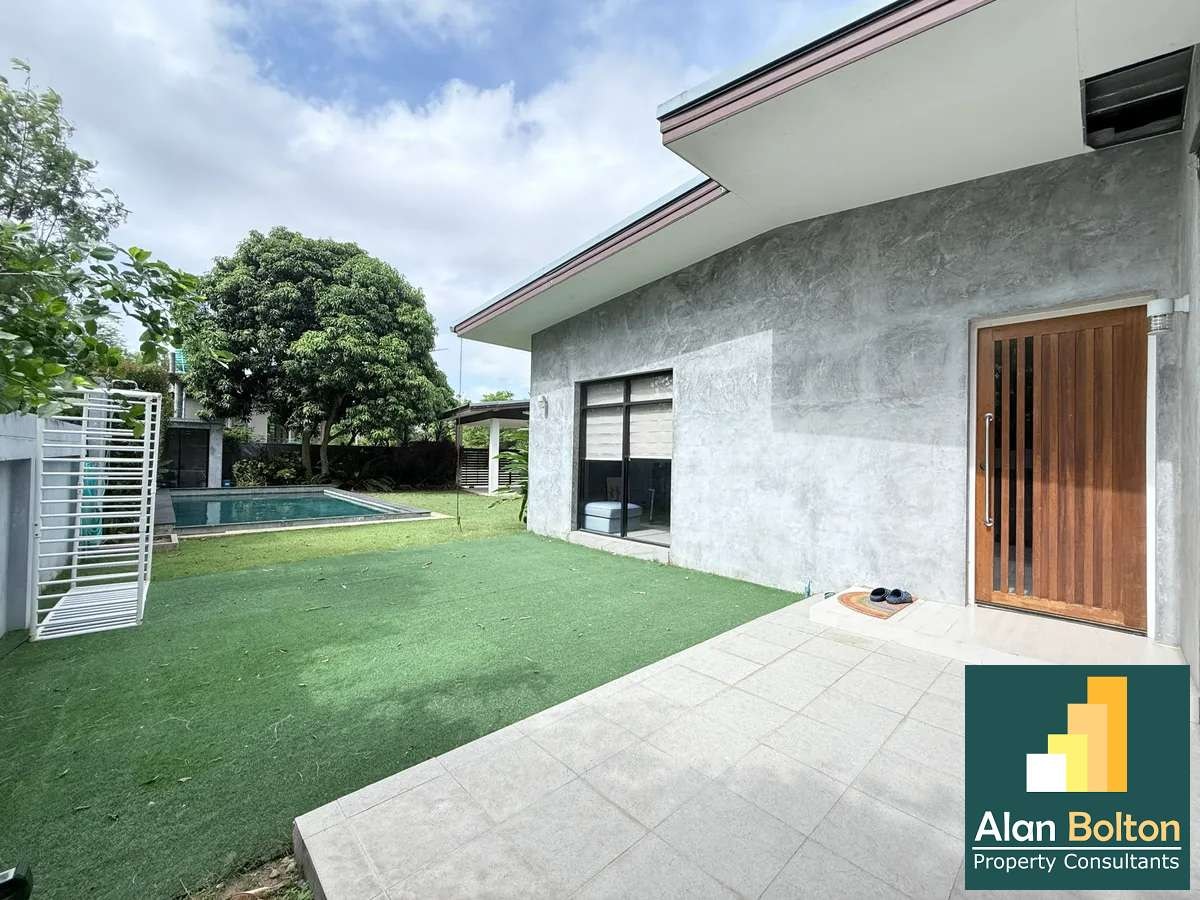 Private house with swimming pool for sale photo 14