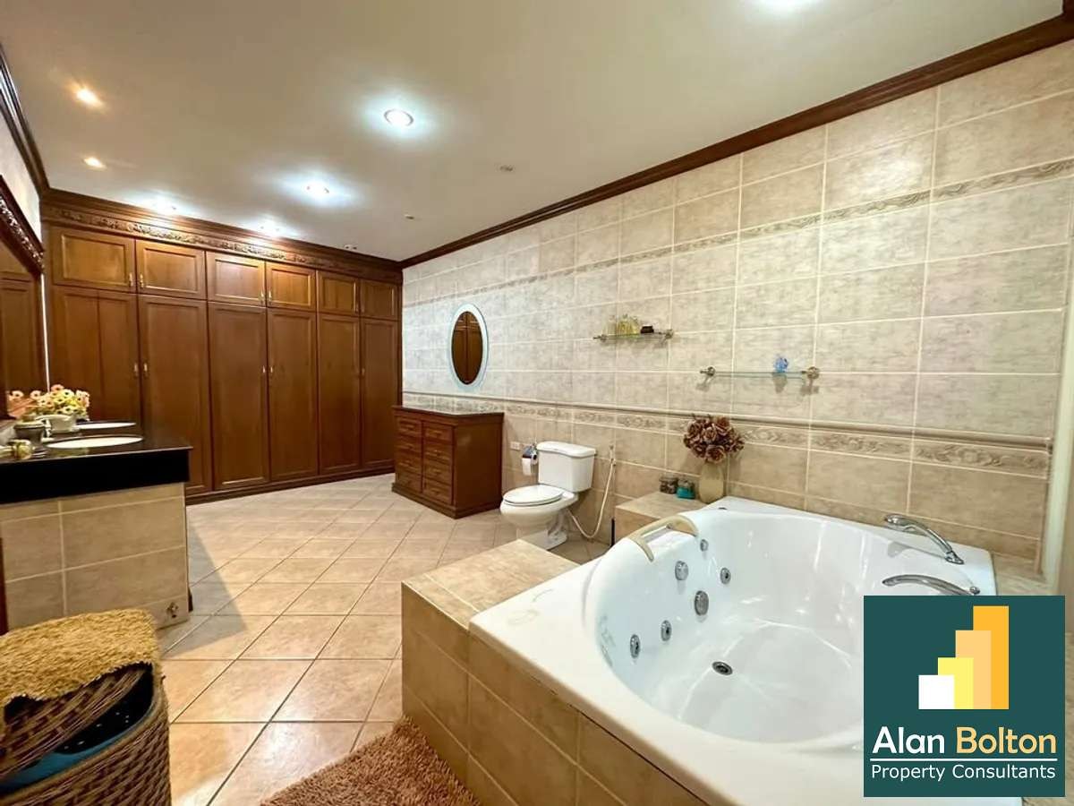 Prime location private house 3 bedrooms 3 bathrooms in Central Pattaya for RENT photo 3