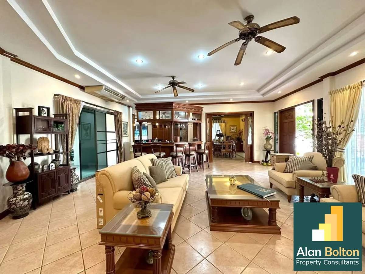 Prime location private house 3 bedrooms 3 bathrooms in Central Pattaya for RENT