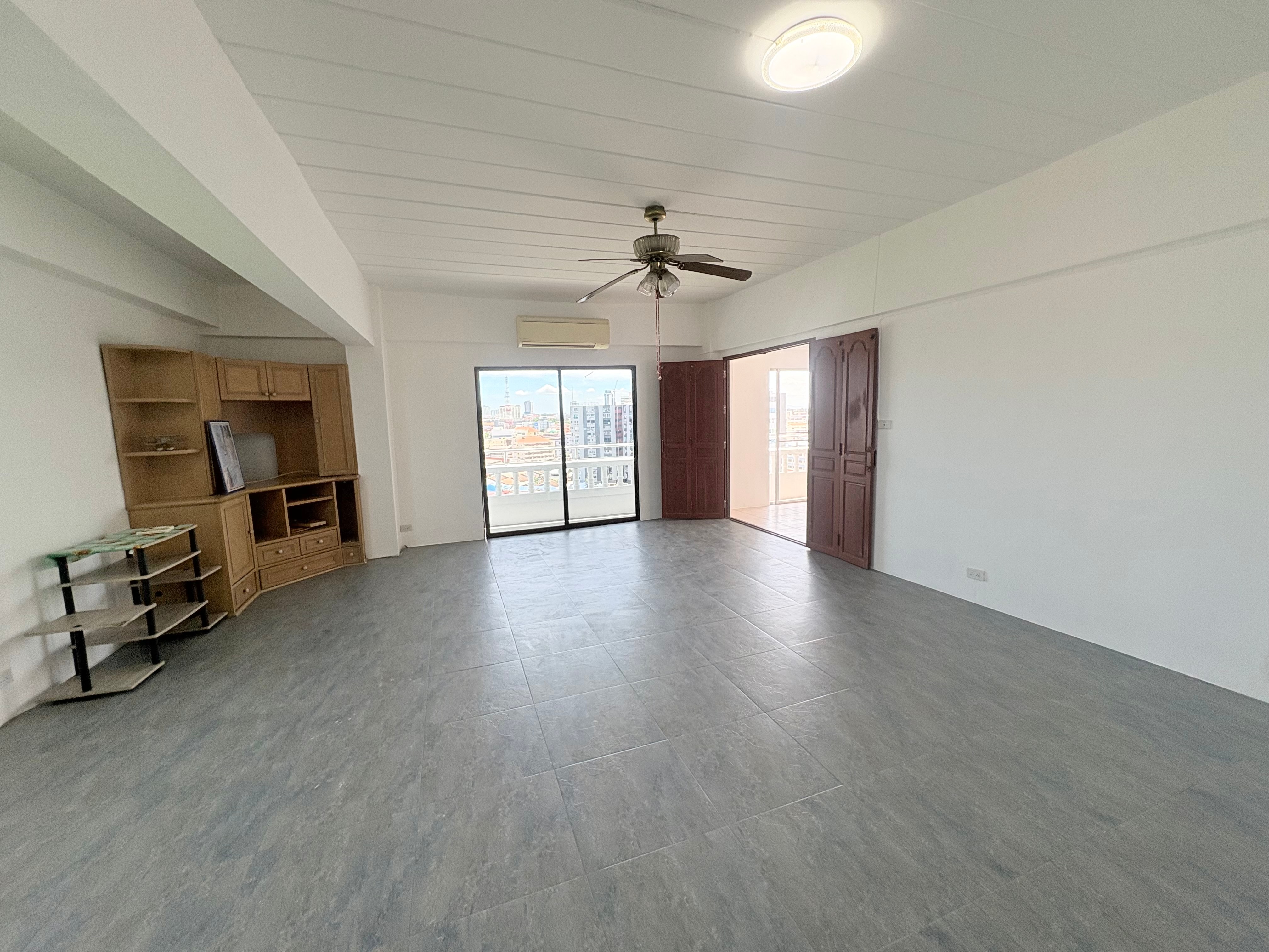 Foreign Name, Large 12th floor one bed sea view corner unit photo 22
