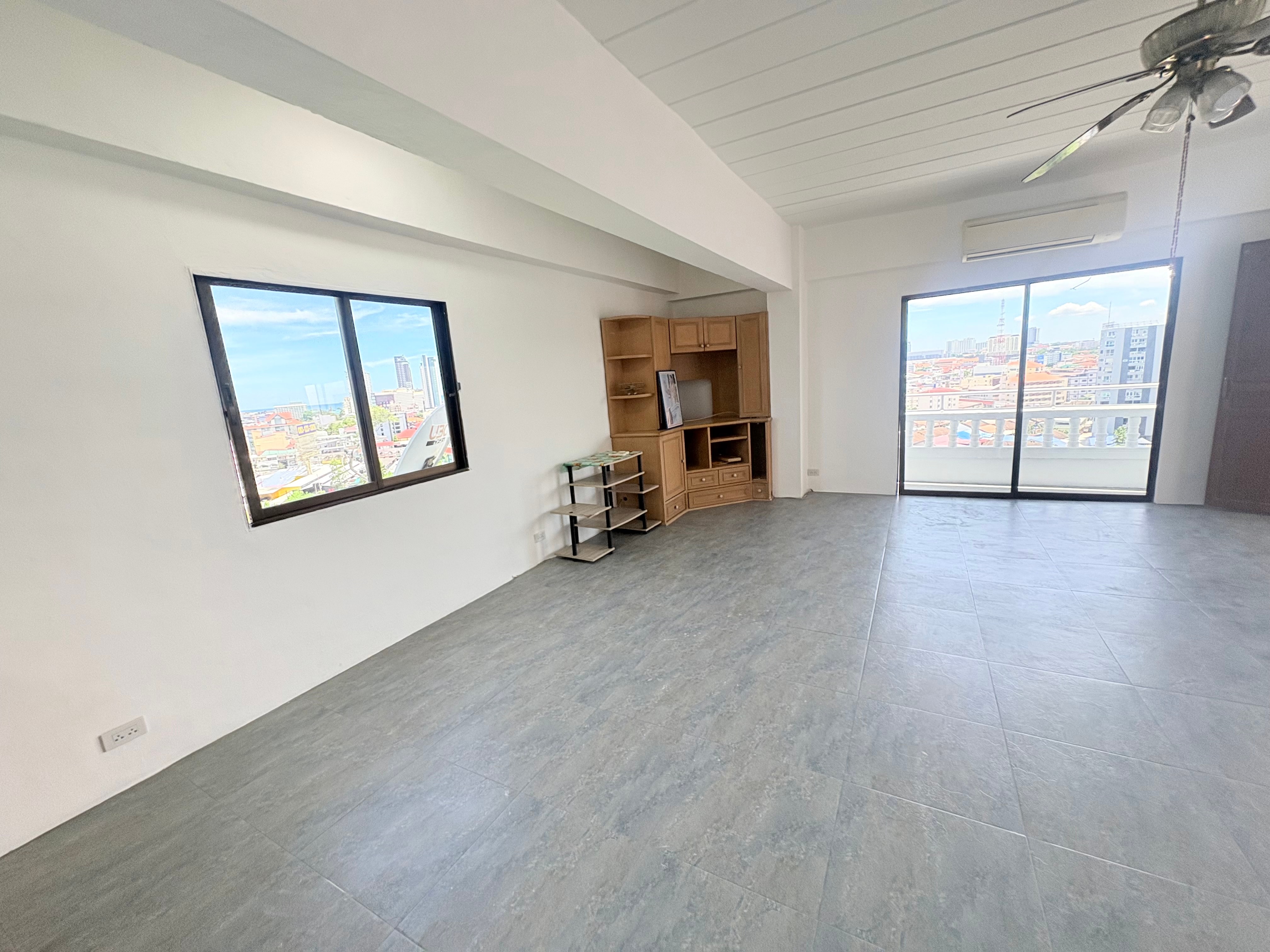 Foreign Name, Large 12th floor one bed sea view corner unit photo 17
