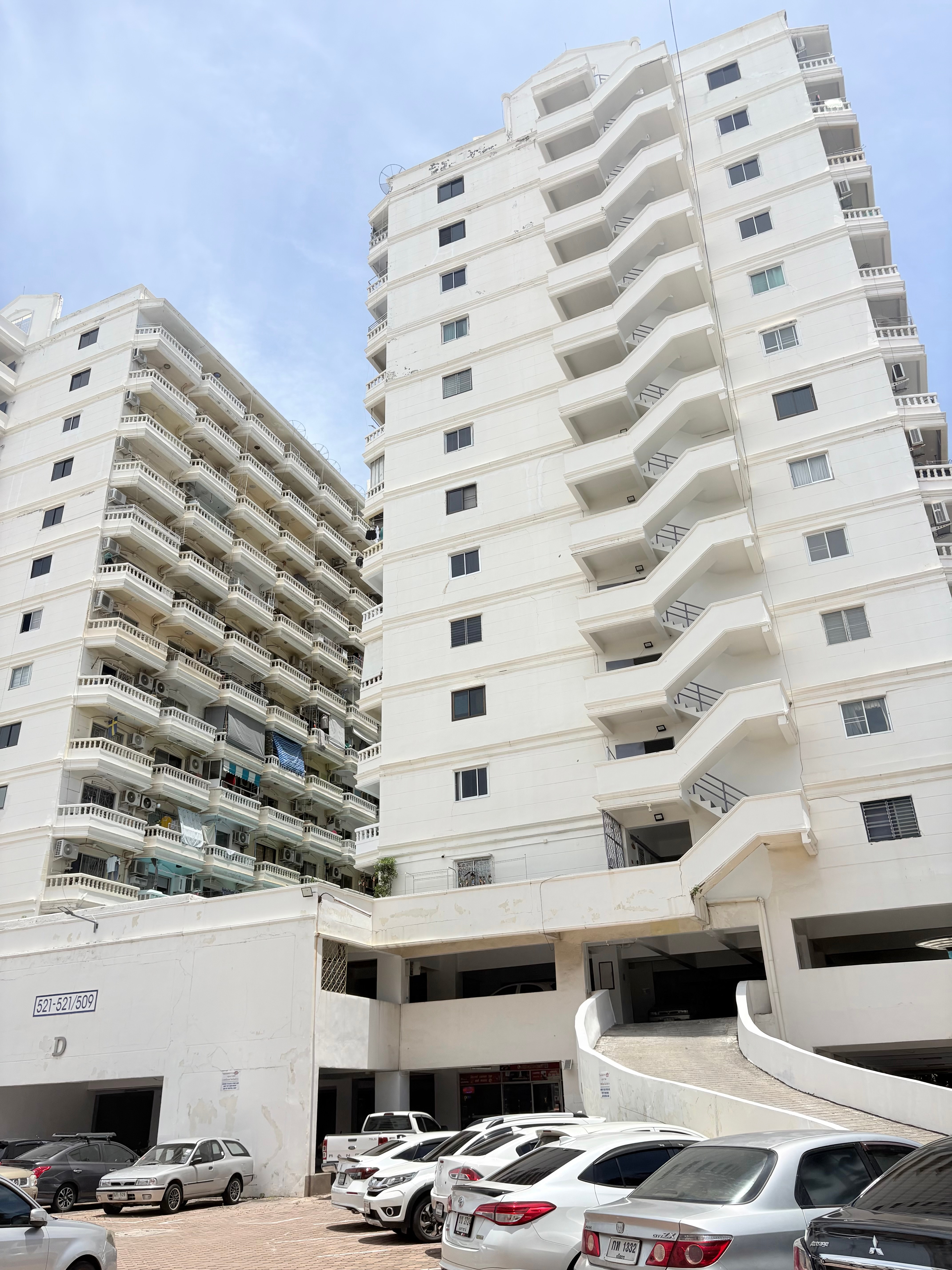 Foreign Name, Large 12th floor one bed sea view corner unit photo 28