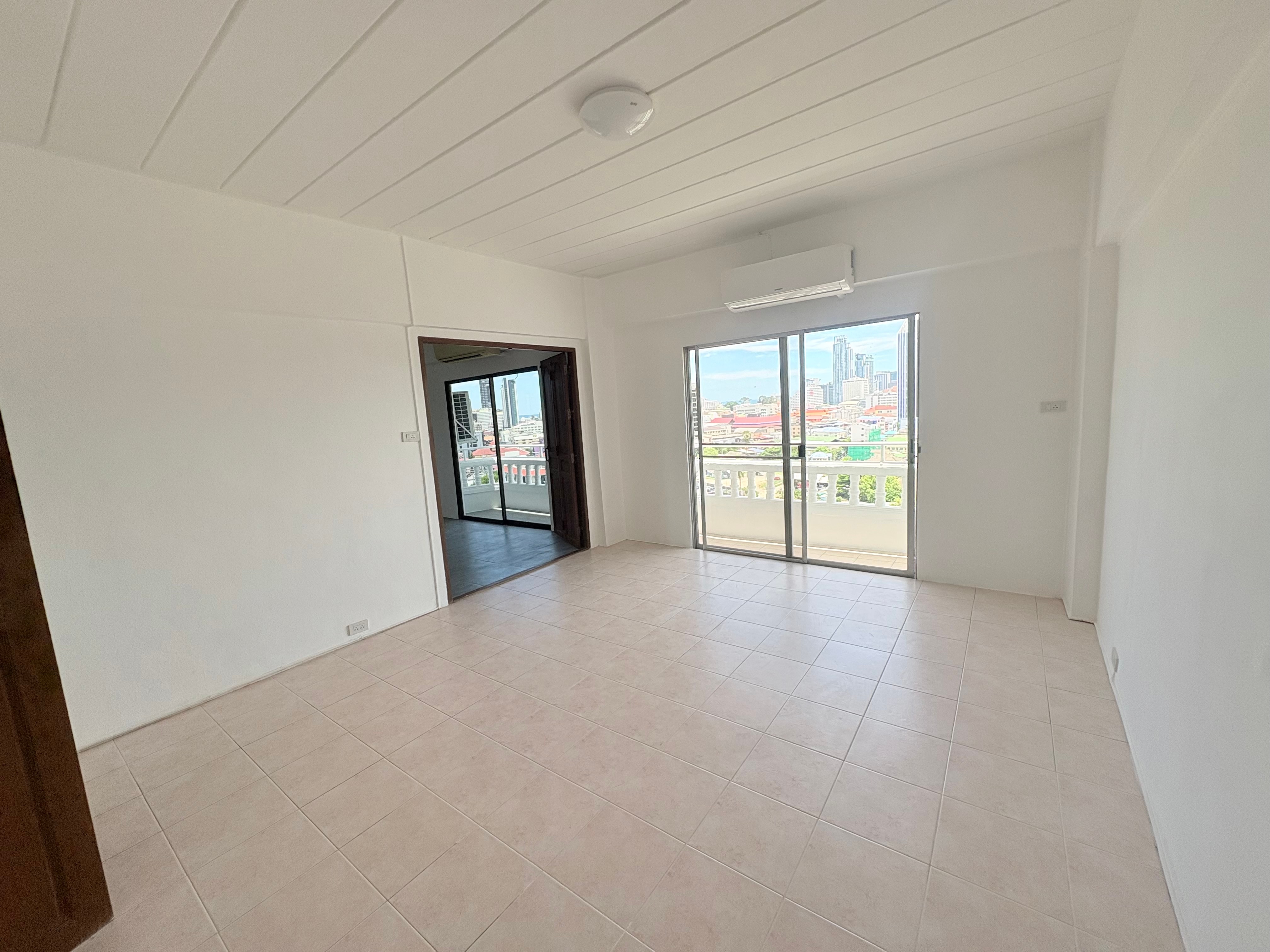 Foreign Name, Large 12th floor one bed sea view corner unit photo 19