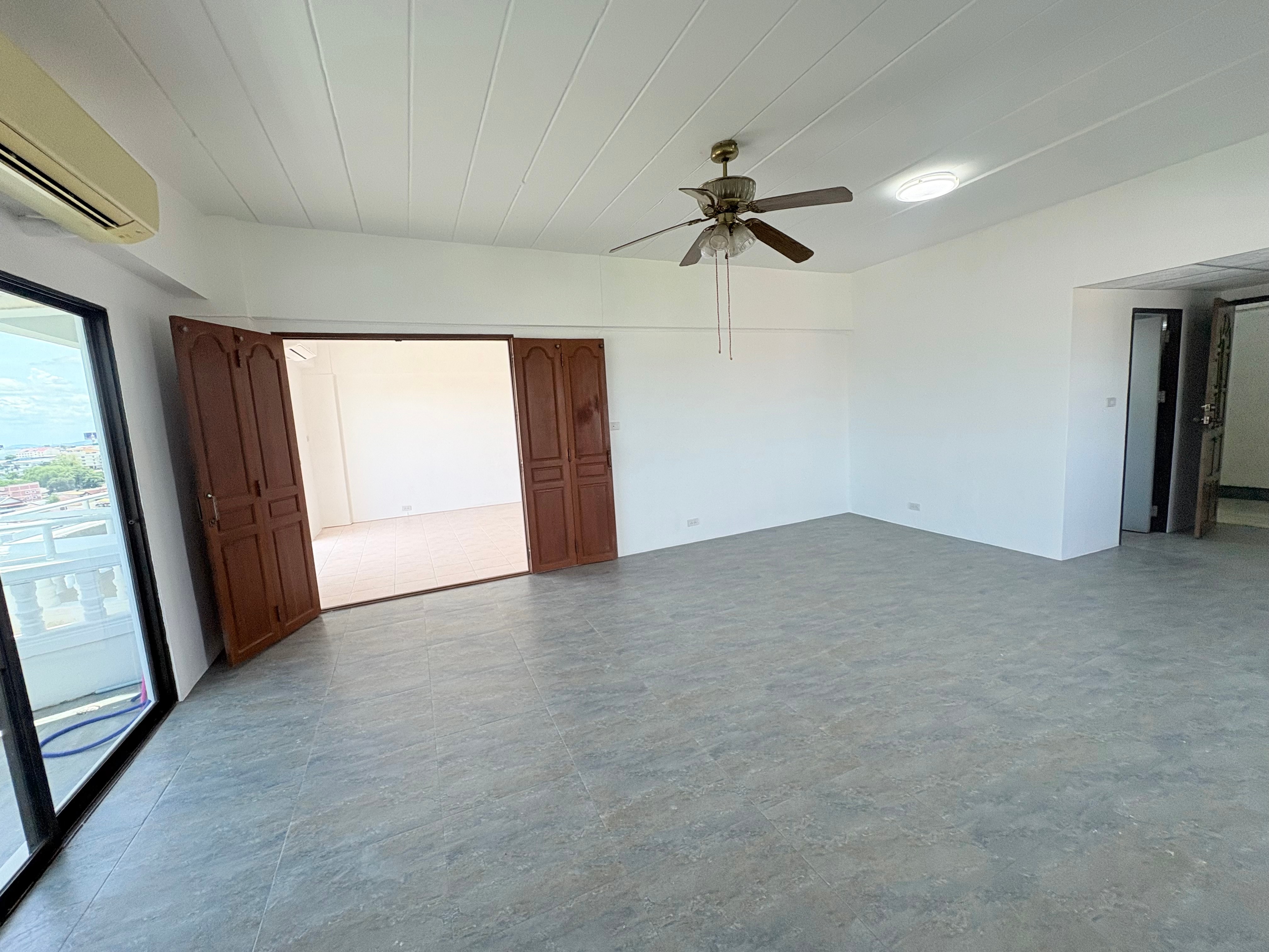 Foreign Name, Large 12th floor one bed sea view corner unit photo 24