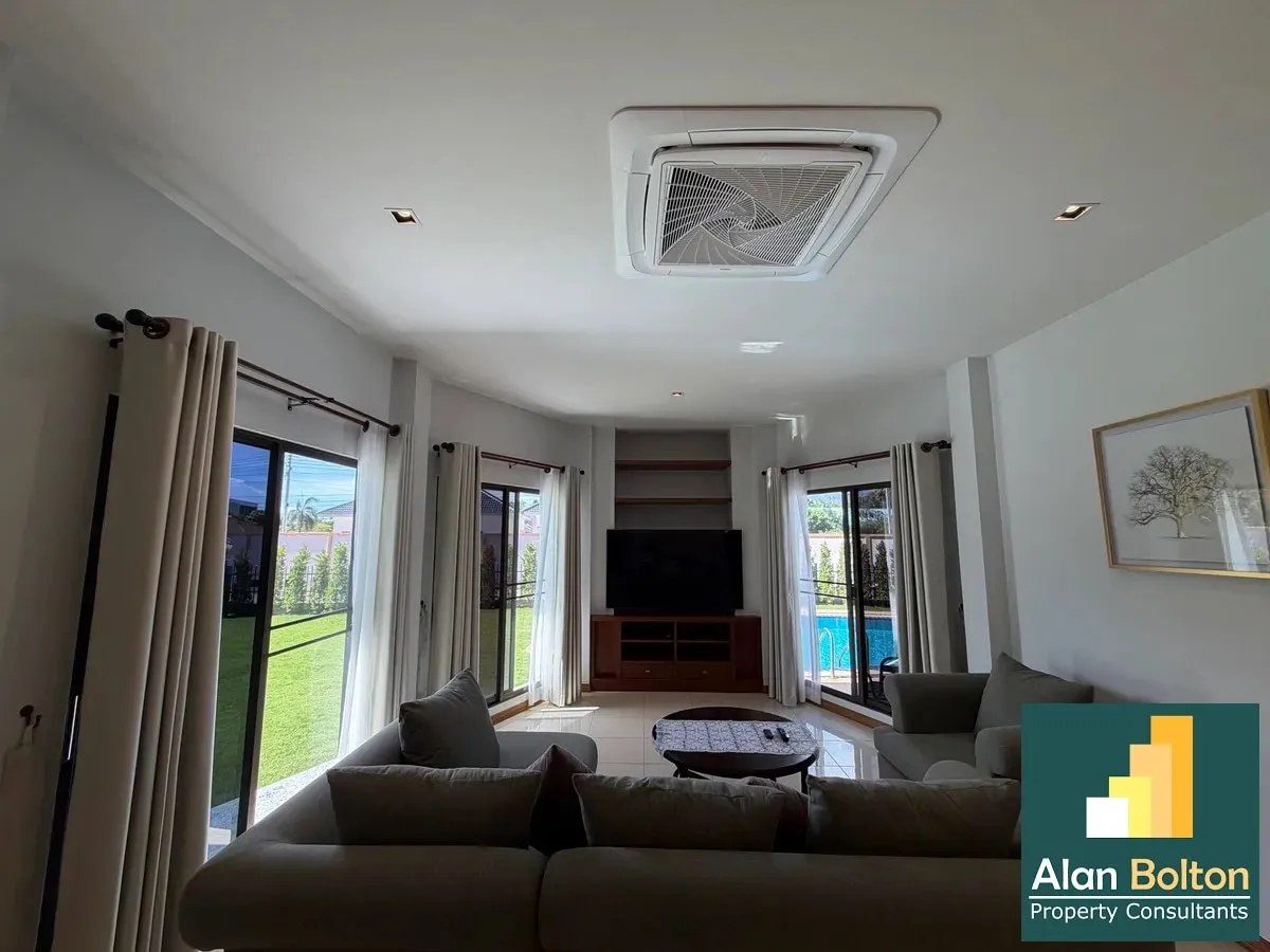 Stunning Fully Renovated Pool Villa in East Pattaya For rent photo 2