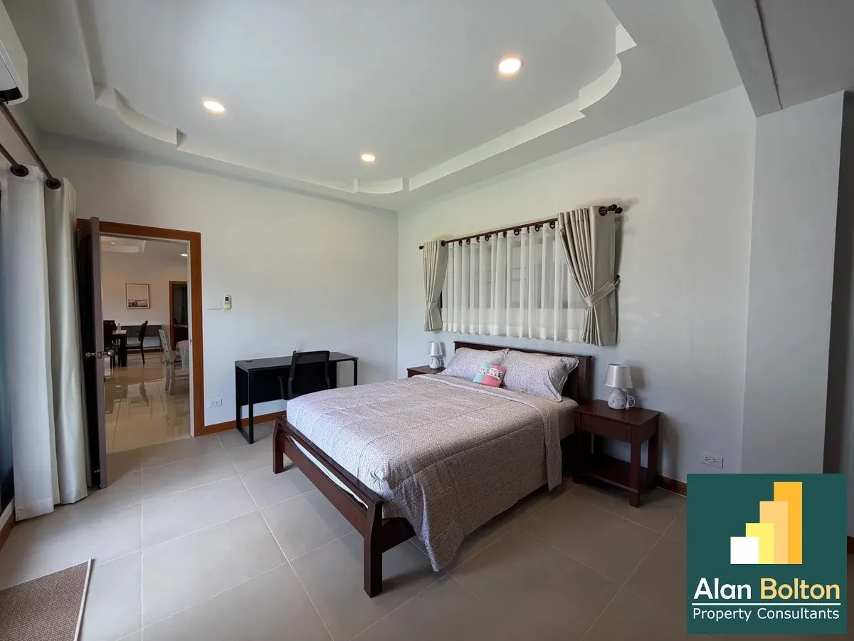 Stunning Fully Renovated Pool Villa in East Pattaya For rent photo 4