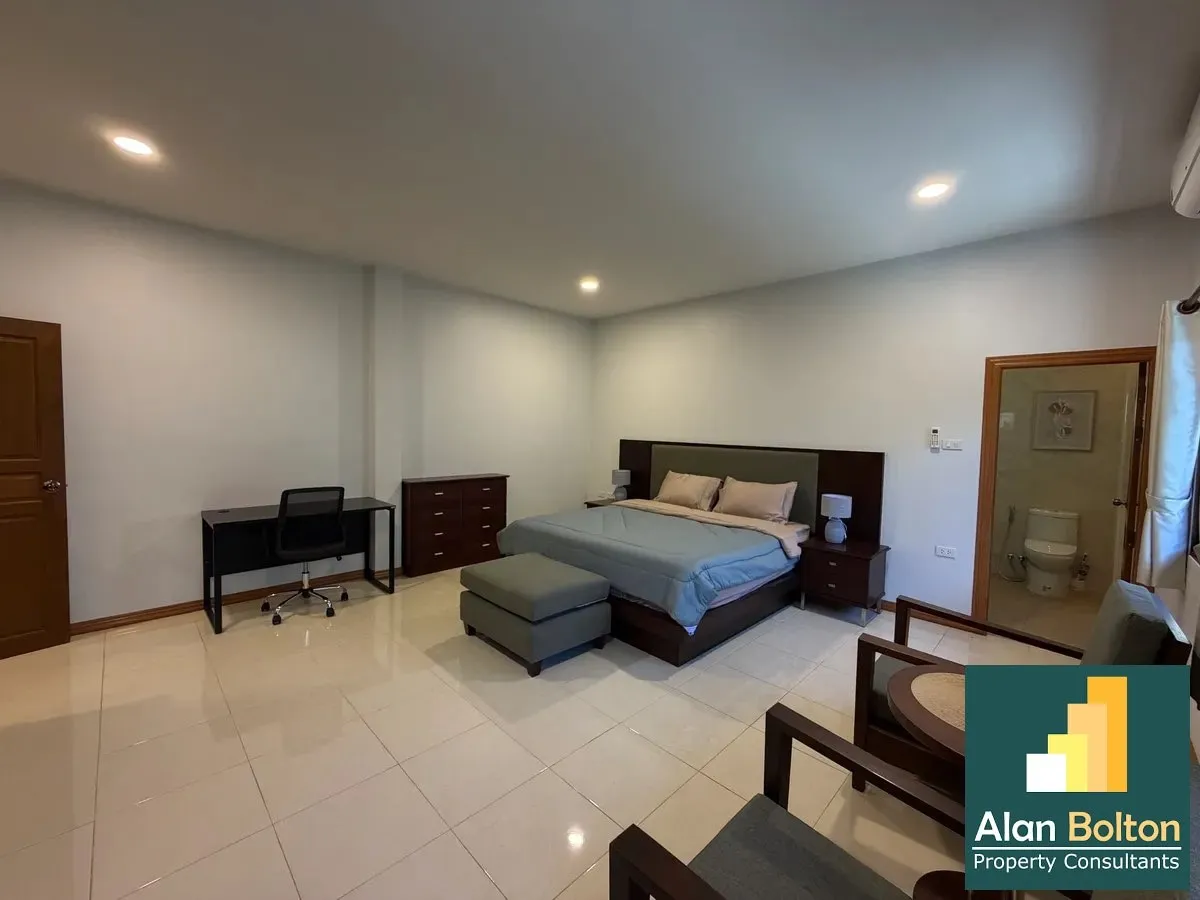 Stunning Fully Renovated Pool Villa in East Pattaya For rent photo 5