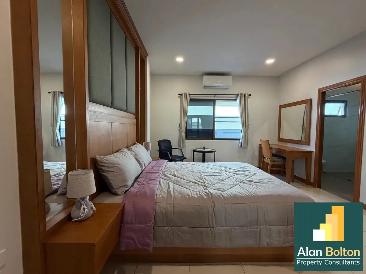 Stunning Fully Renovated Pool Villa in East Pattaya For rent photo 6