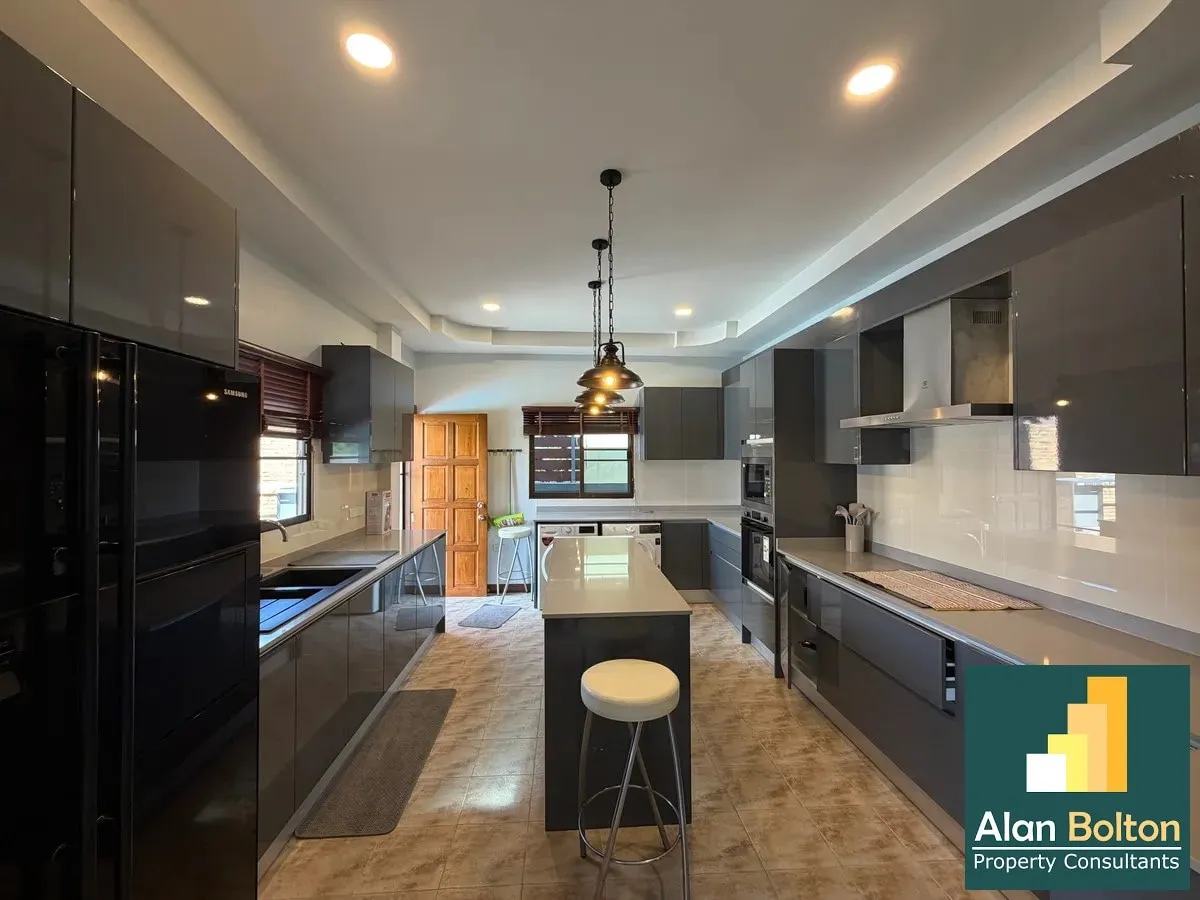 Stunning Fully Renovated Pool Villa in East Pattaya For rent photo 8