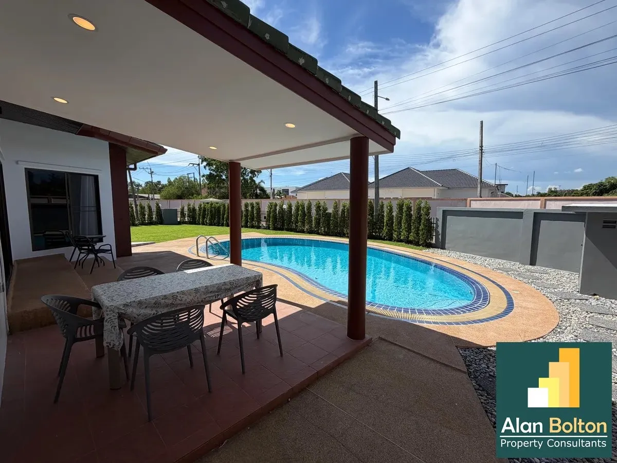 Stunning Fully Renovated Pool Villa in East Pattaya For rent photo 9