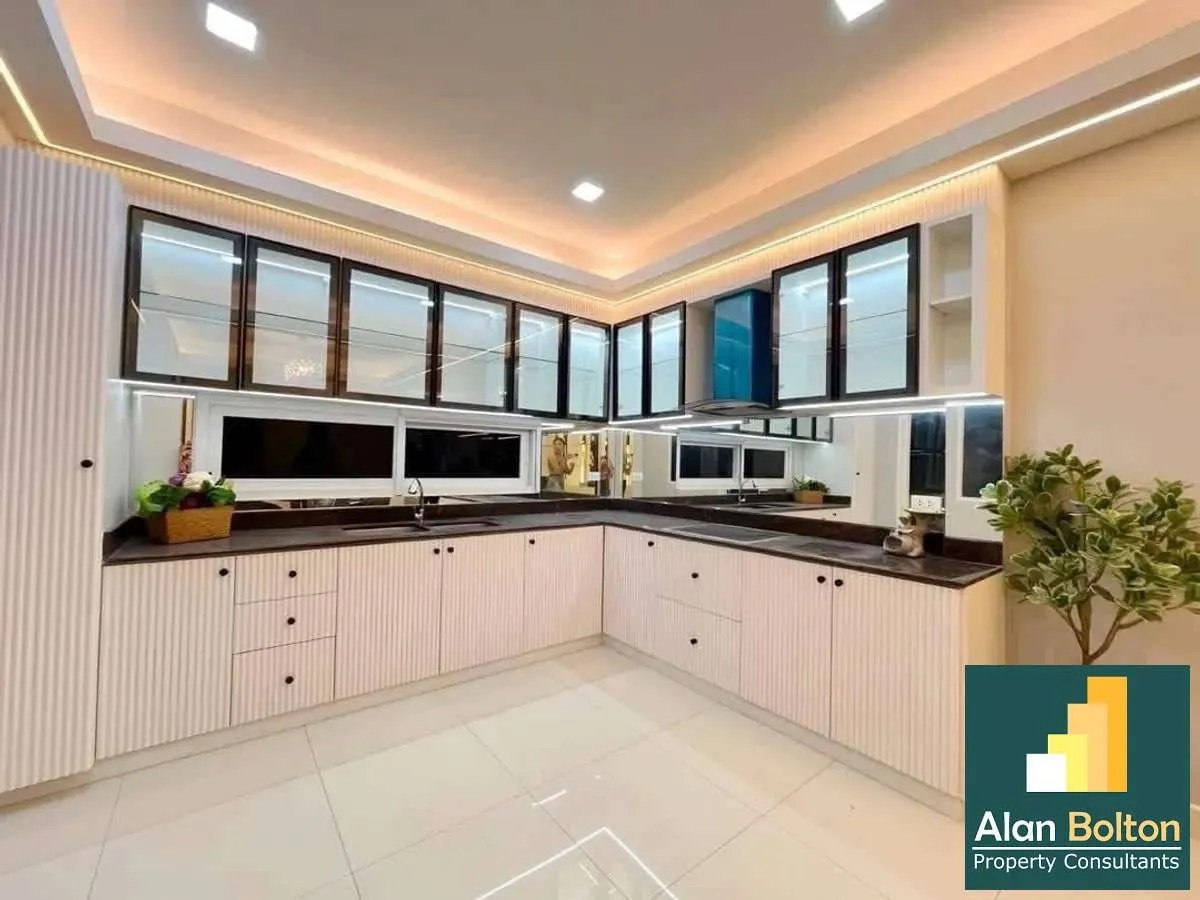 Newly Renovated Pool Villa 5 bedrooms 5 bathroom in Central Park 4/2 for SALE photo 14