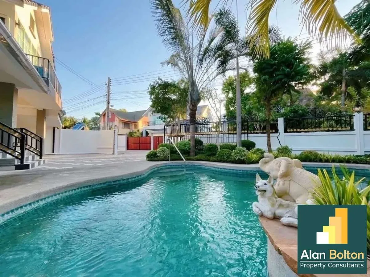 Newly Renovated Pool Villa 5 bedrooms 5 bathroom in Central Park 4/2 for SALE photo 3